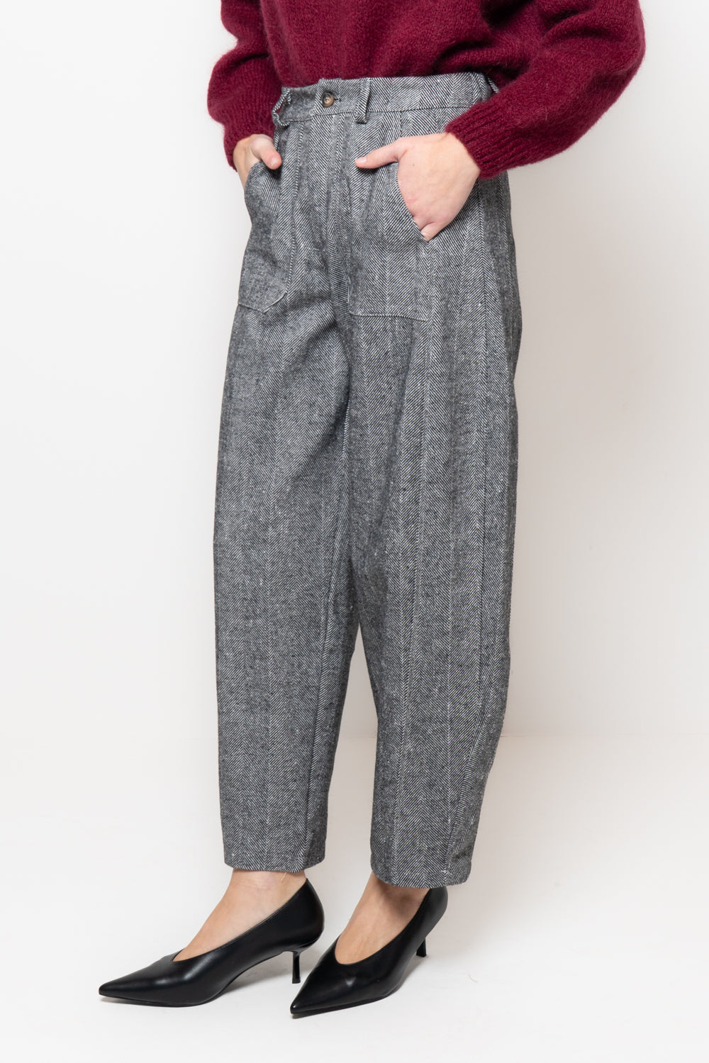 Pantalone barrel in tessuto spigato