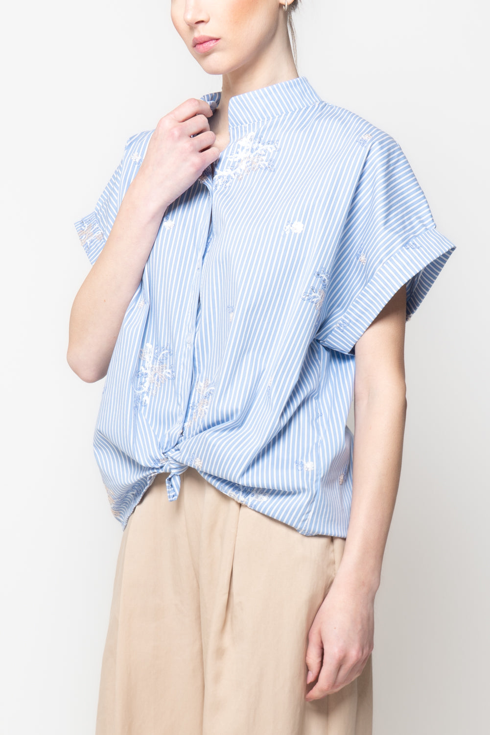 Camicia a Righe con Ricami