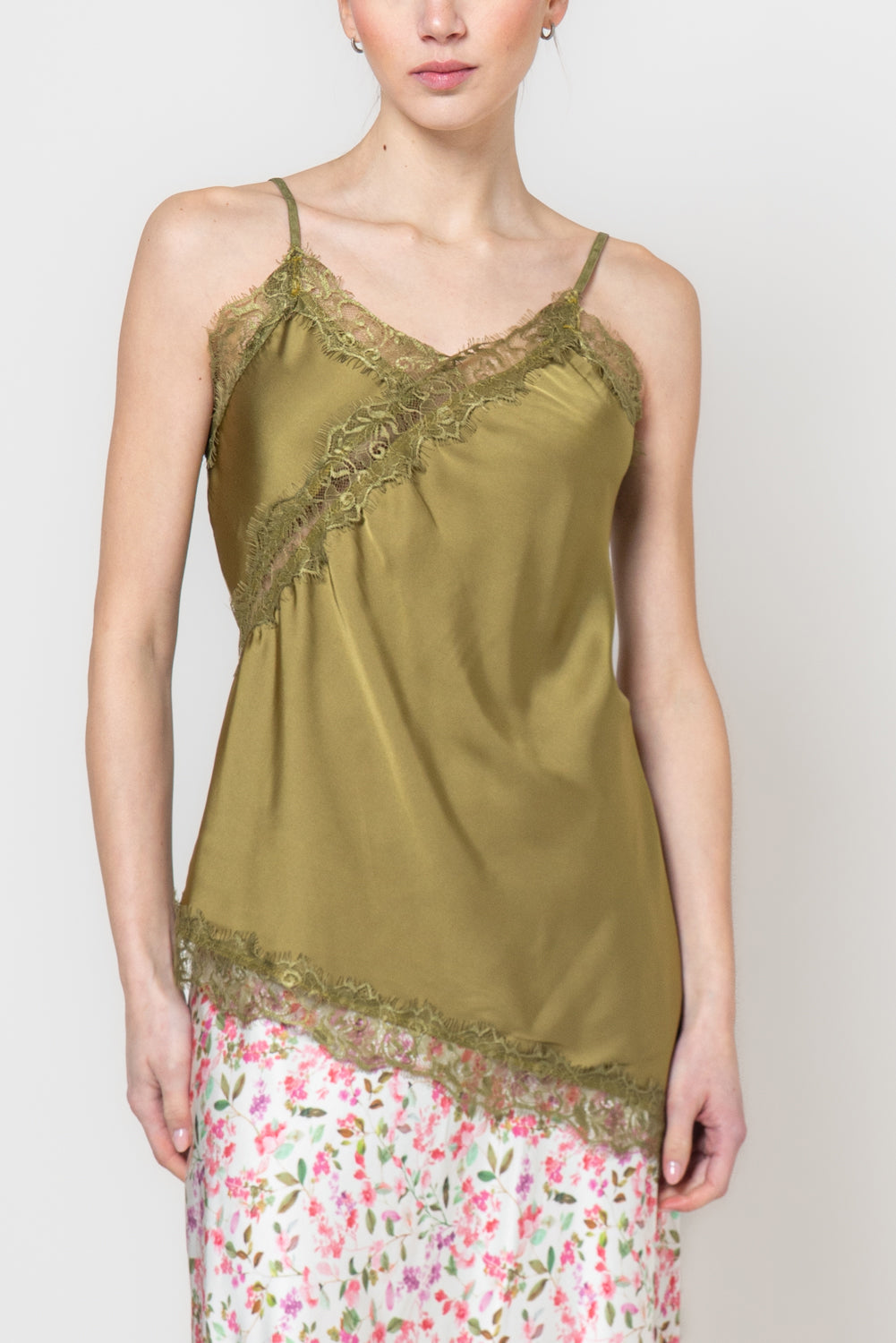 Top satin con profili in pizzo