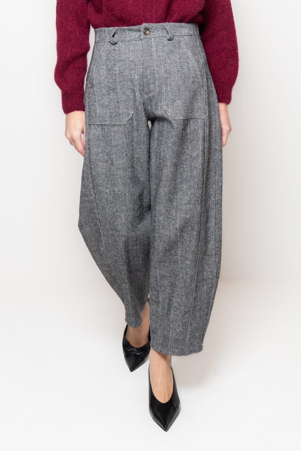 Pantalone barrel in tessuto spigato