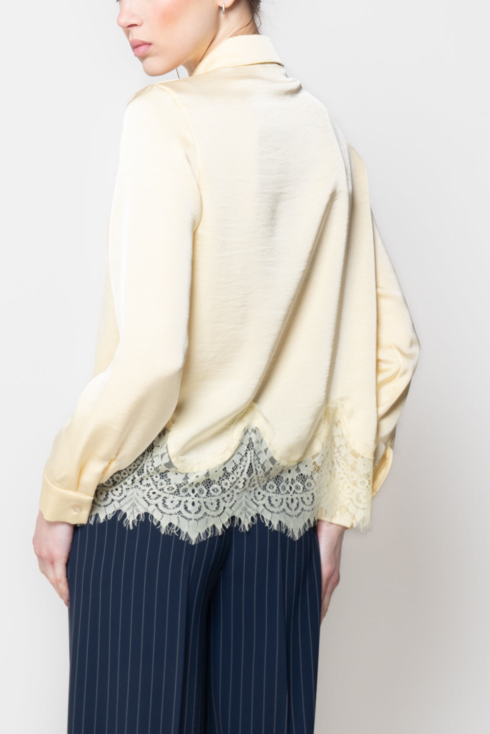 Camicia con balza in pizzo