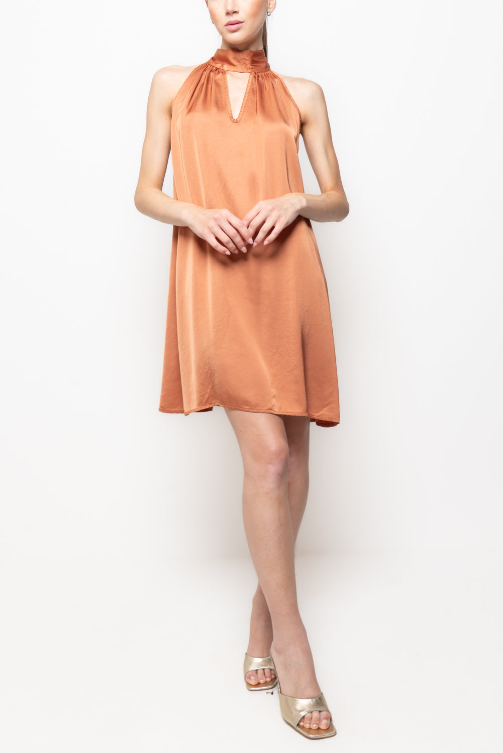 Abito in Satin con Scollo all'Americana corto
