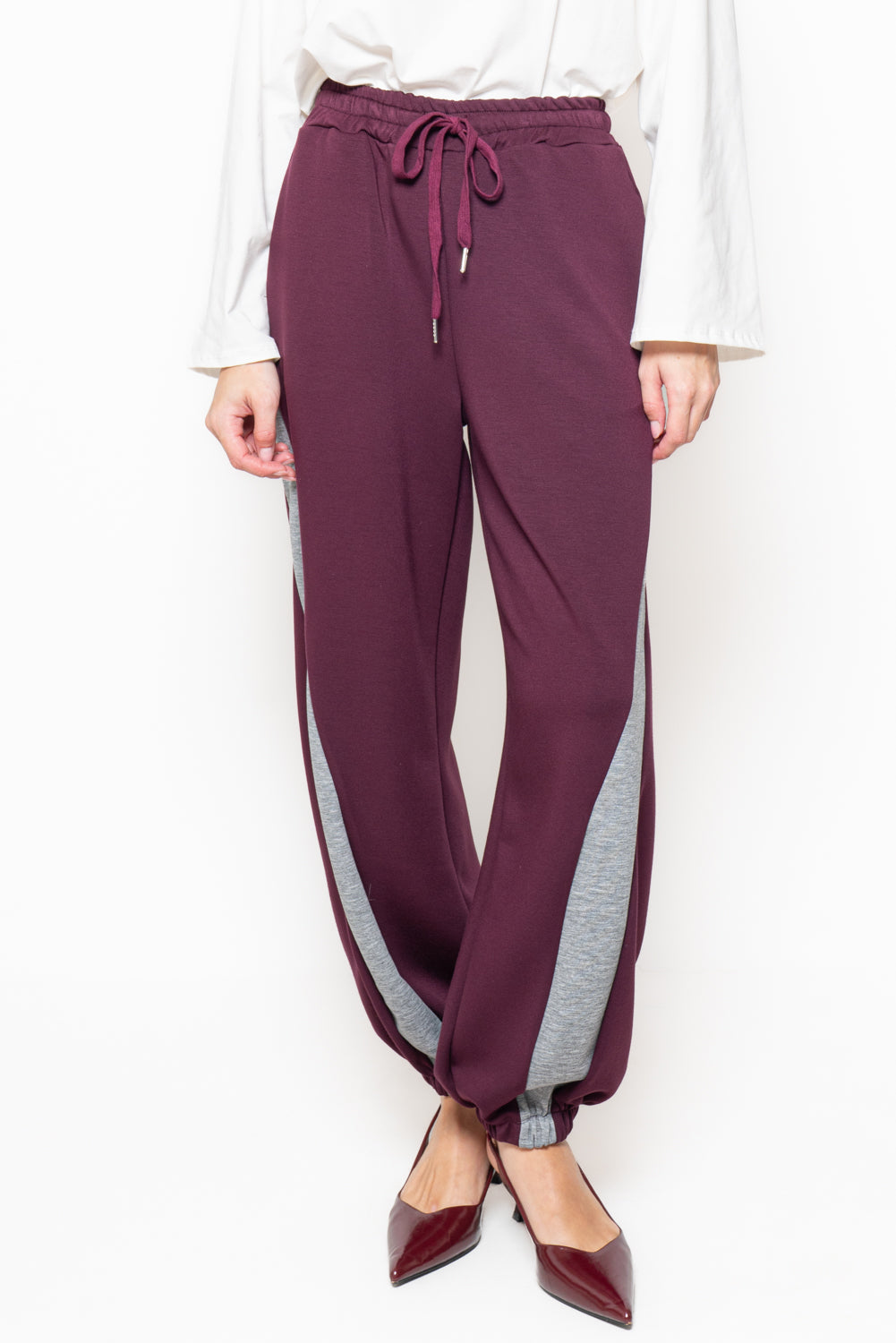 Pantalone jogger con inserti color block