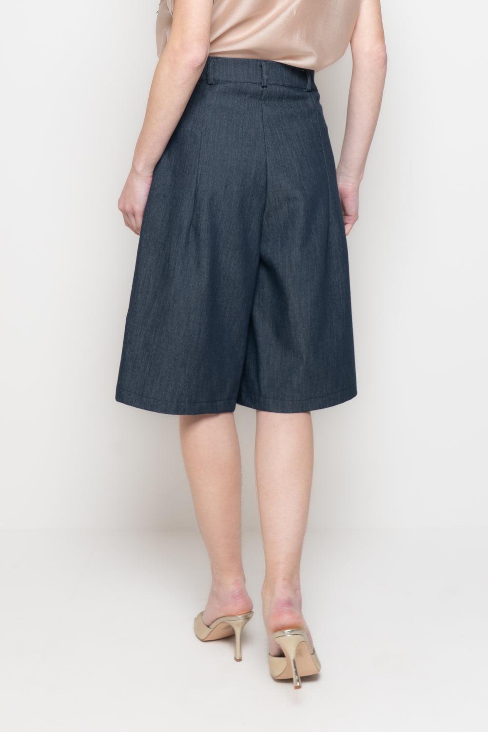 Bermuda in denim con Pences