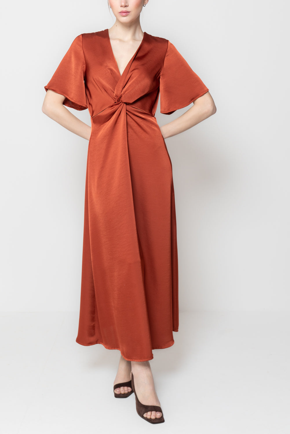 Abito in satin cut-out