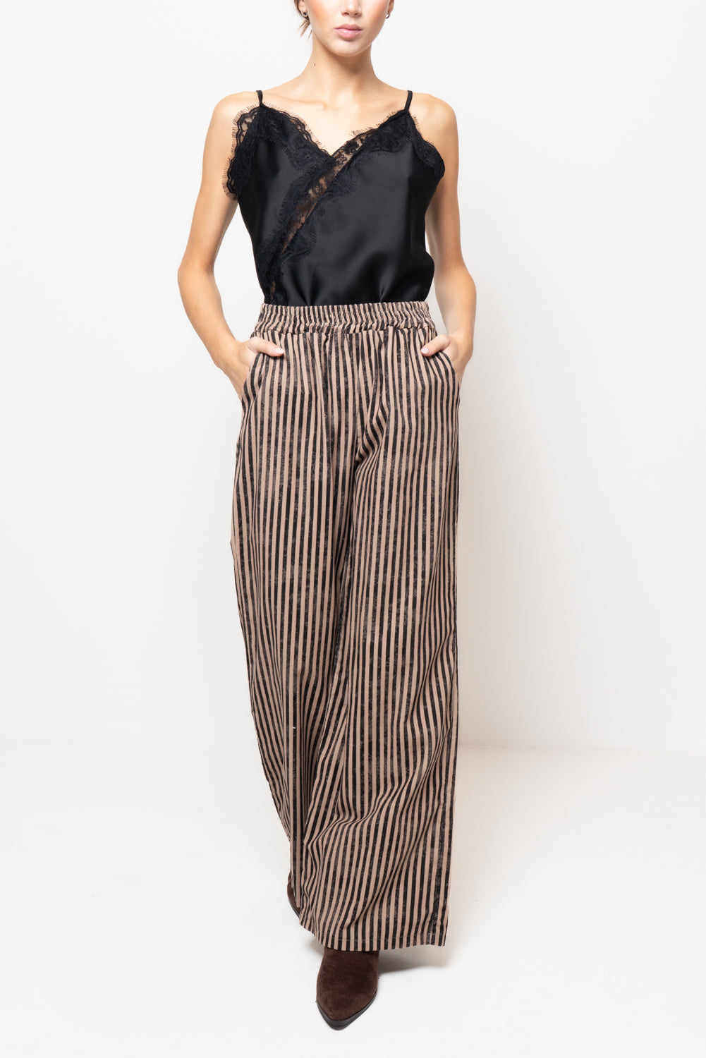 Pantalone in fantasia rigata