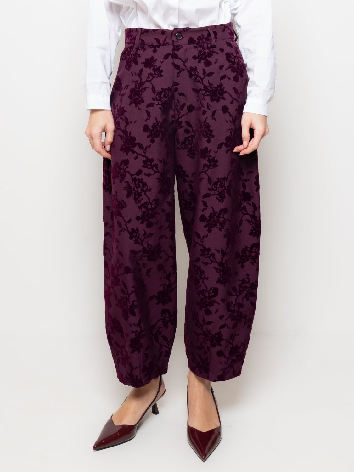Pantalone in tessuto floreale devoré