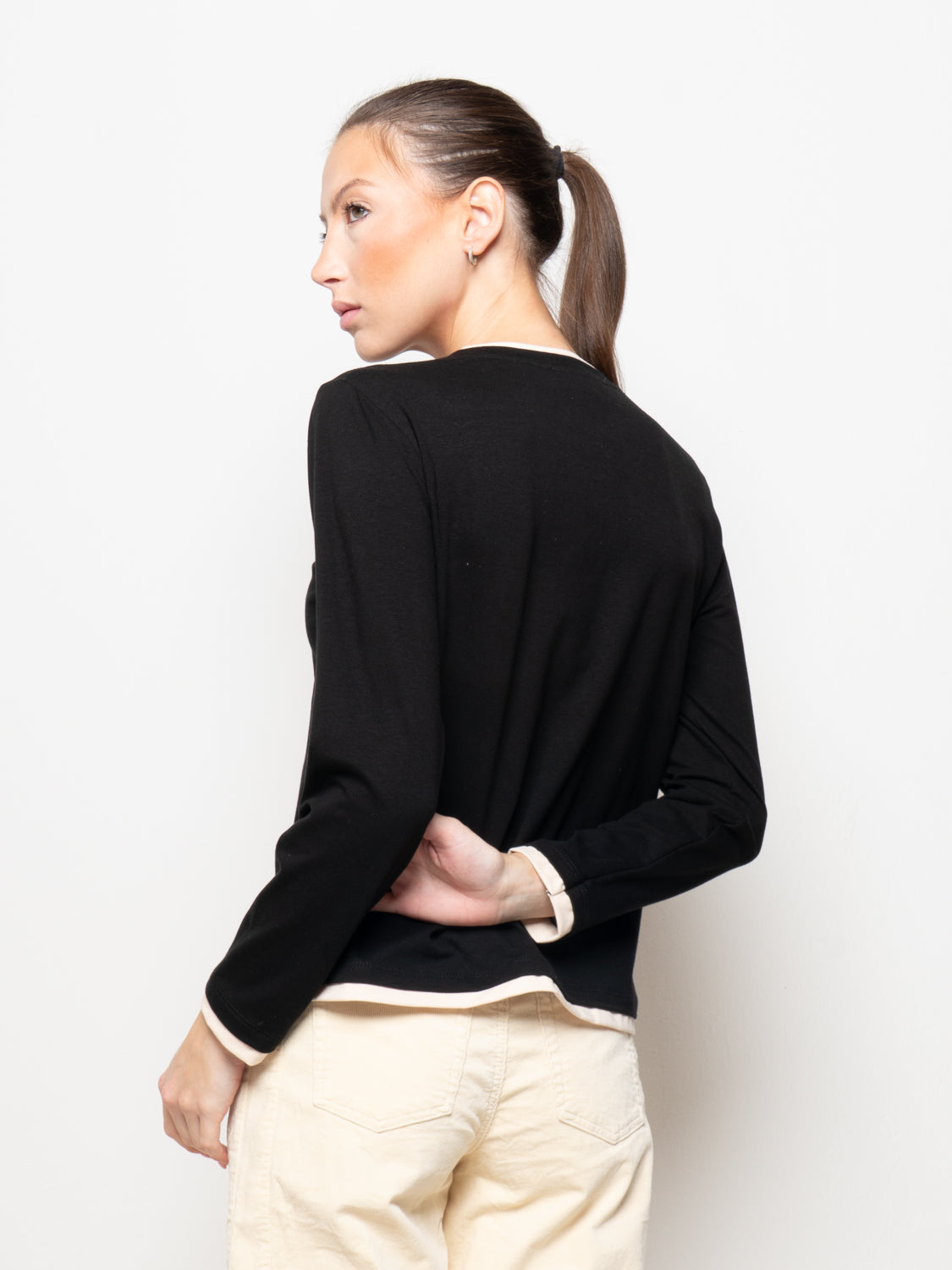 T-shirt girocollo con bordi a contrasto