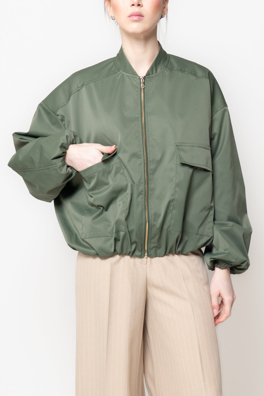 Bomber con tasche frontali applicate