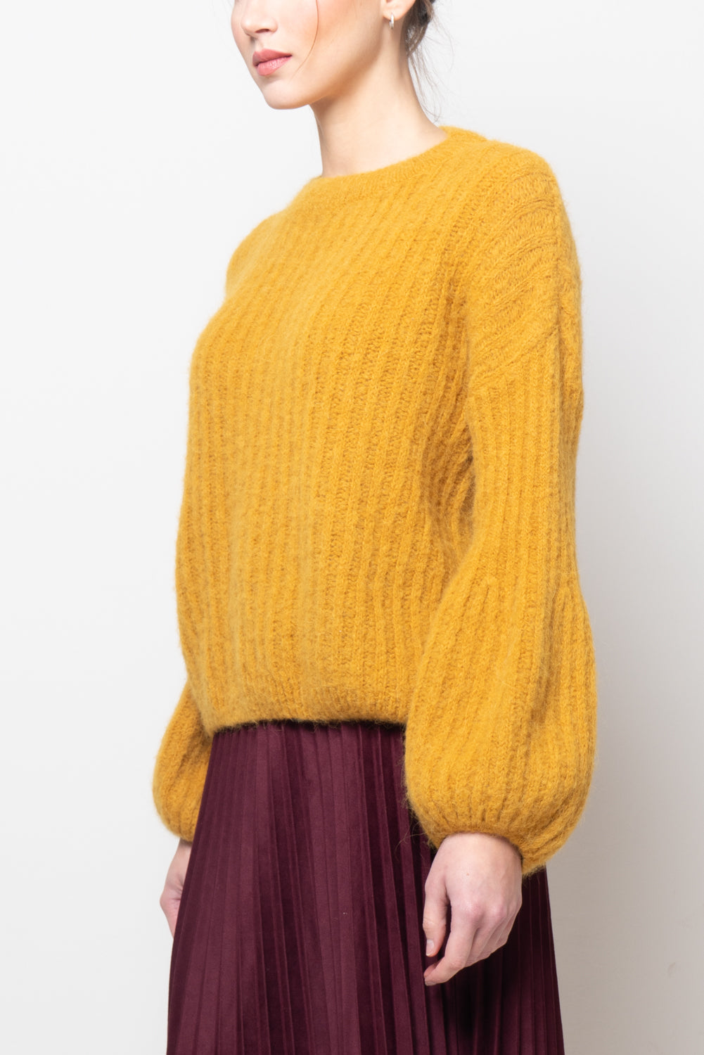 Maglia a coste con manica volume