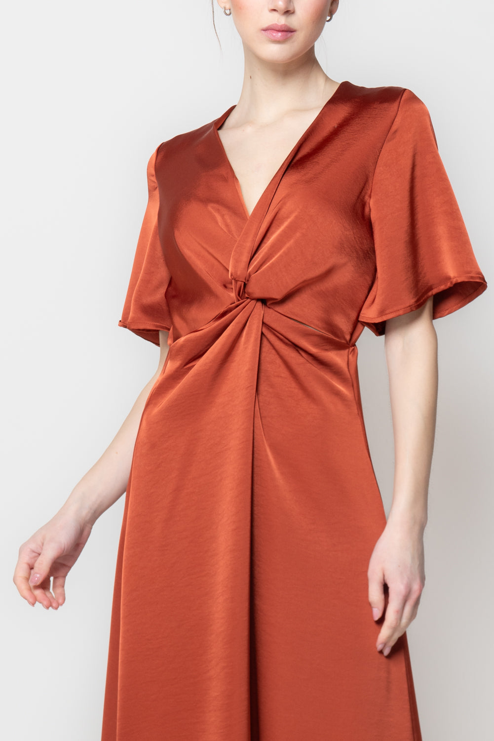 Abito in satin cut-out