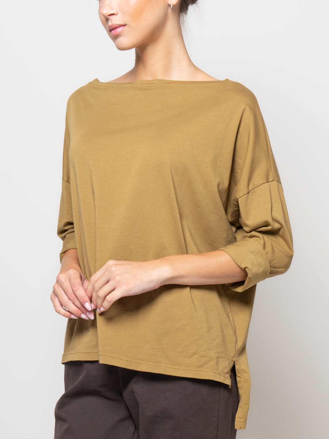 T shirt a manica lunga con scollo a barca