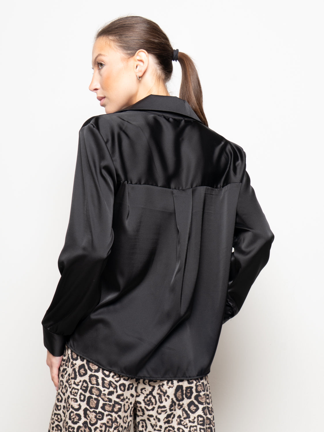 Camicia in raso con inserto in pizzo