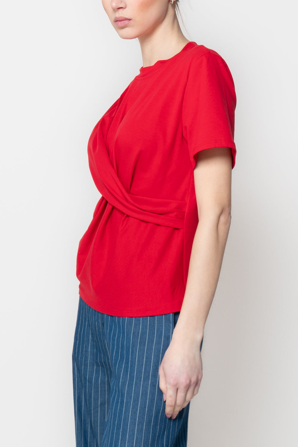 T-shirt con drappeggio