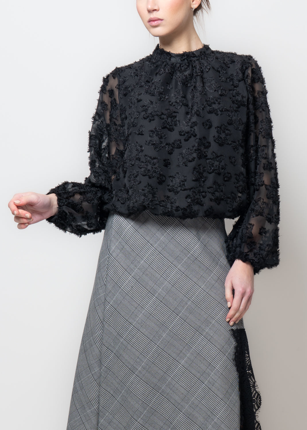 Blusa in tessuto ricamato