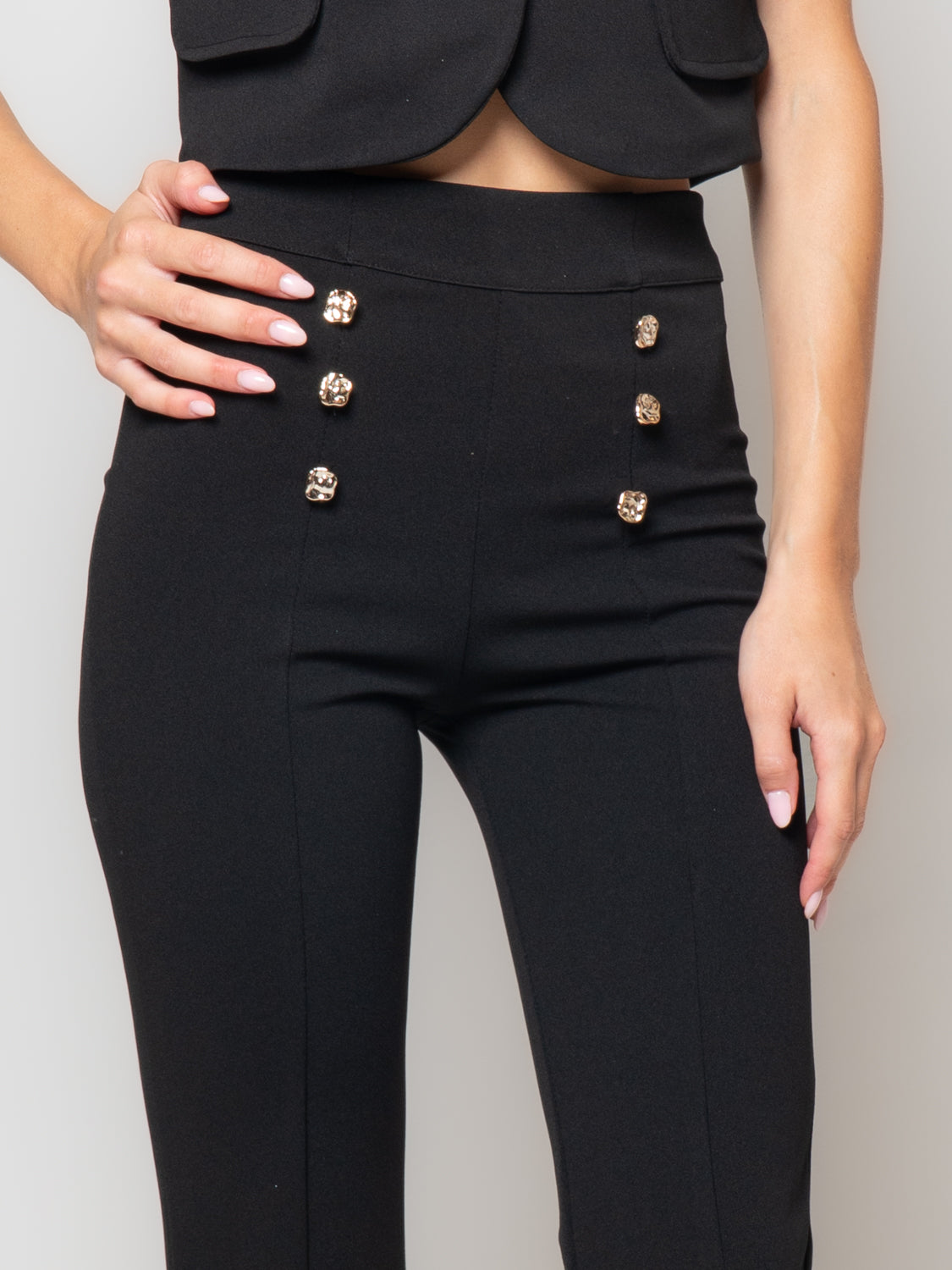 Pantalone a zampa con bottoni gioiello