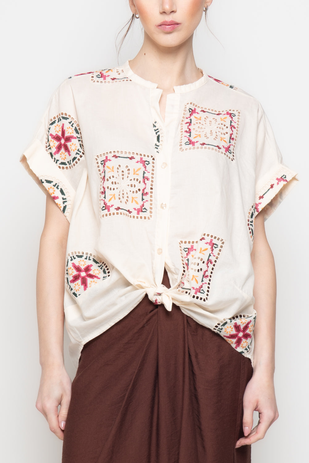 Camicia manica corta con ricami