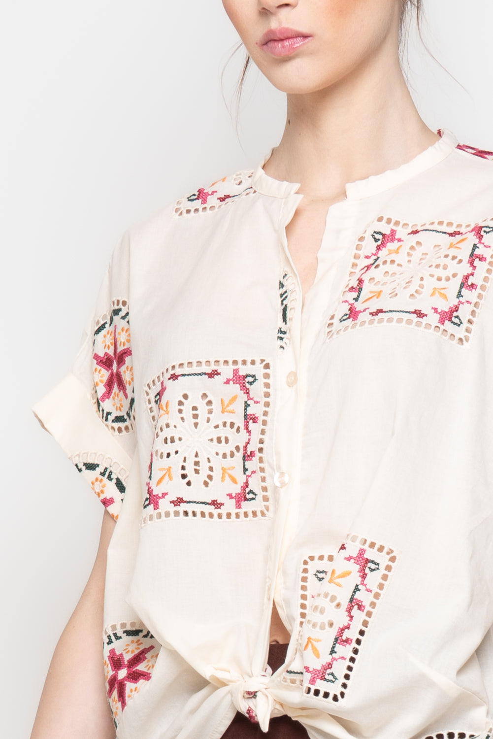 Camicia manica corta con ricami