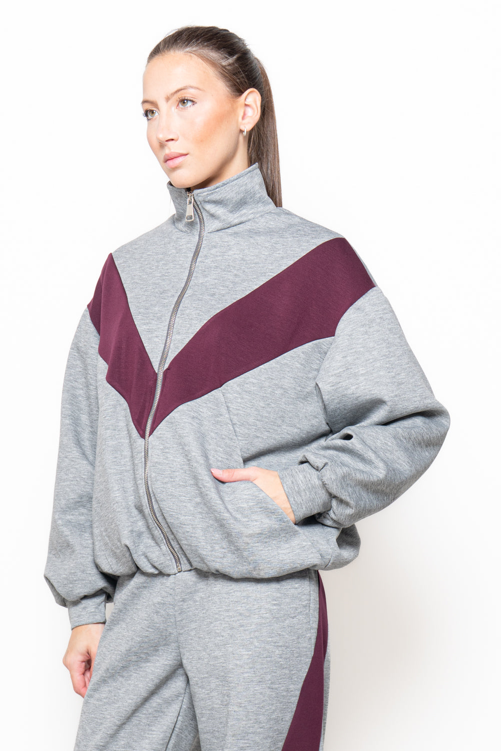 Felpa collo alto con inserti color block