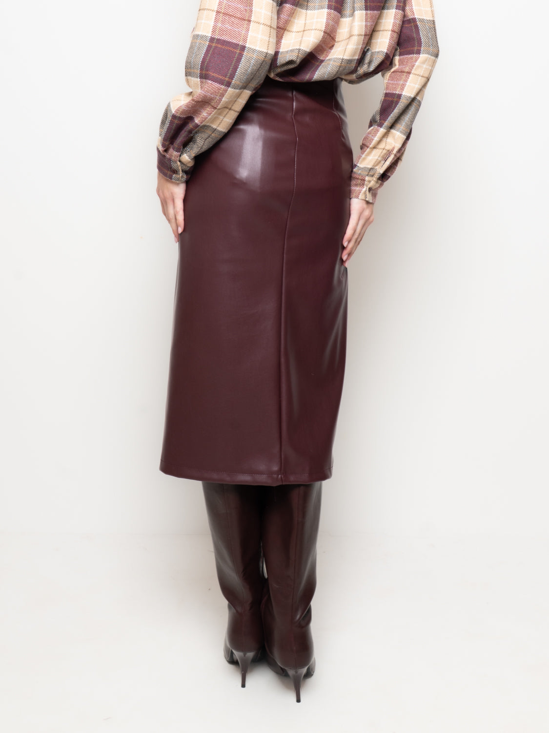 Gonna in ecopelle con zip posteriore