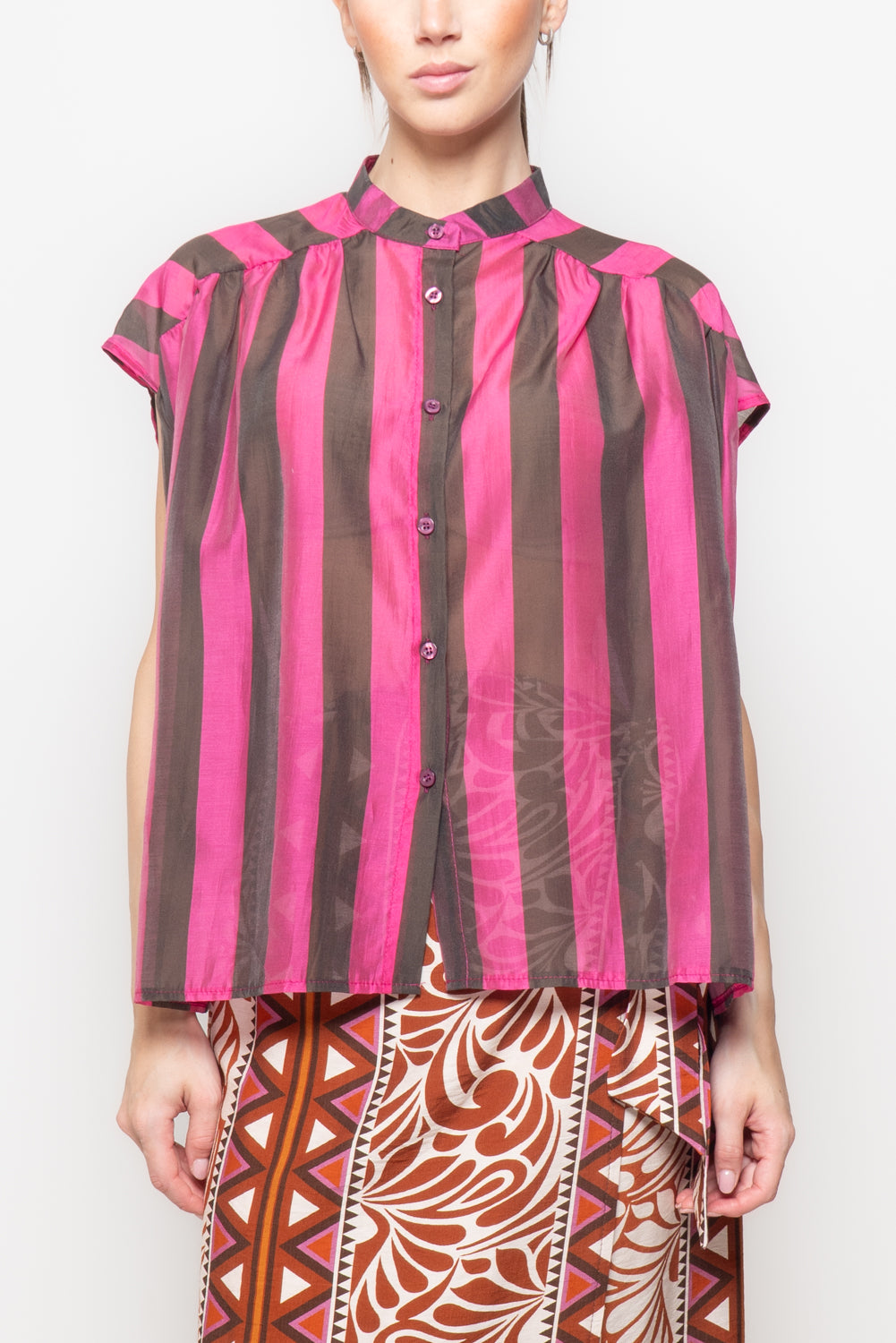 Blusa Smanicata a Righe con Colletto alla Coreana