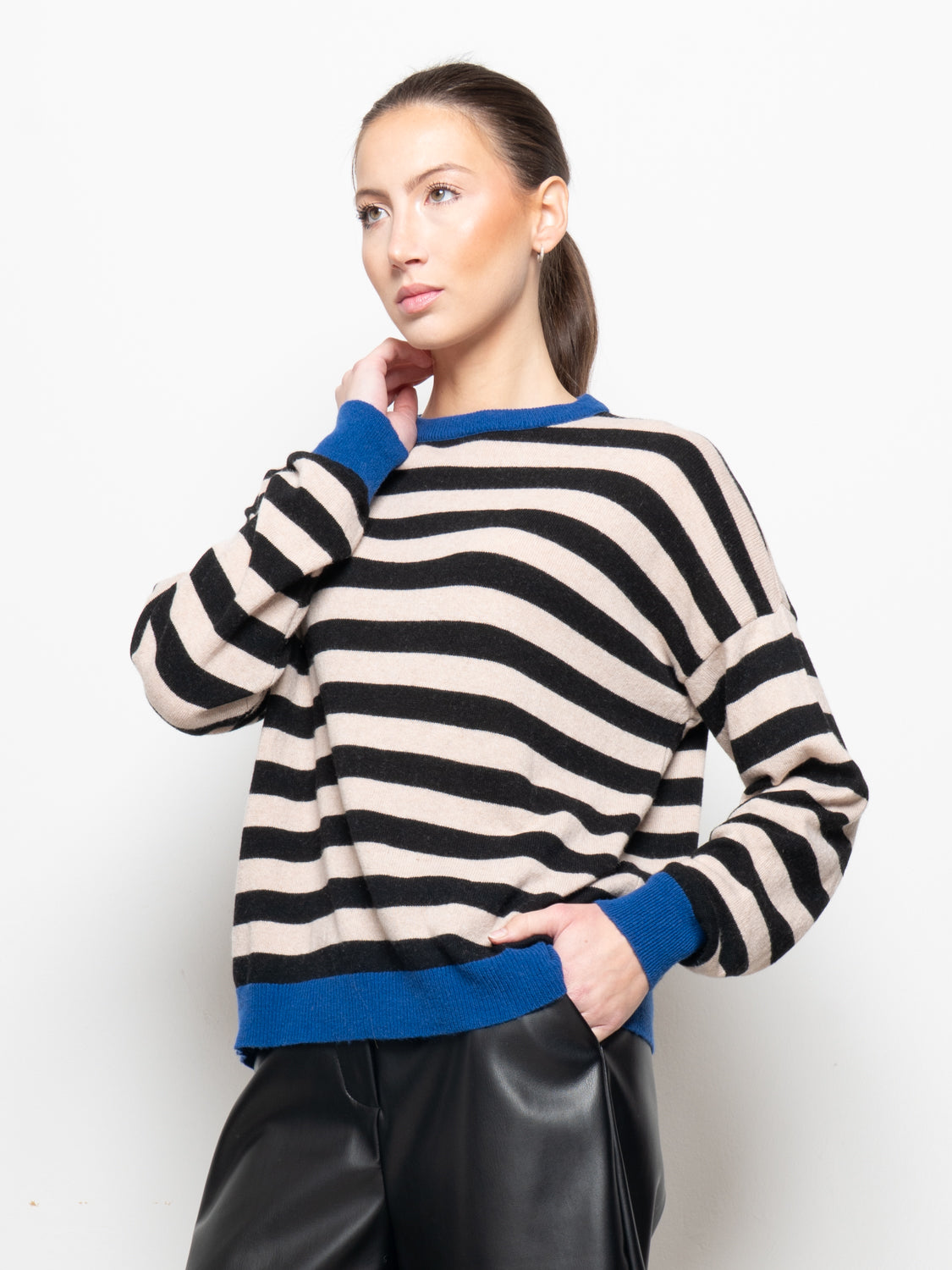 Maglia misto cachemire con profilo a contrasto