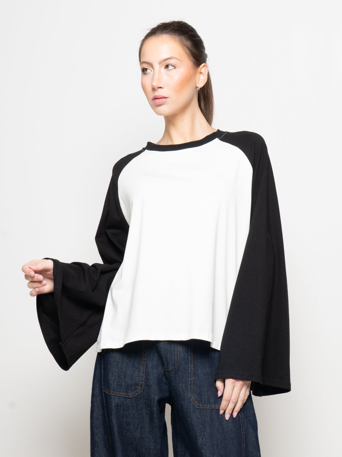 T- Shirt con manica Svasata bicolore