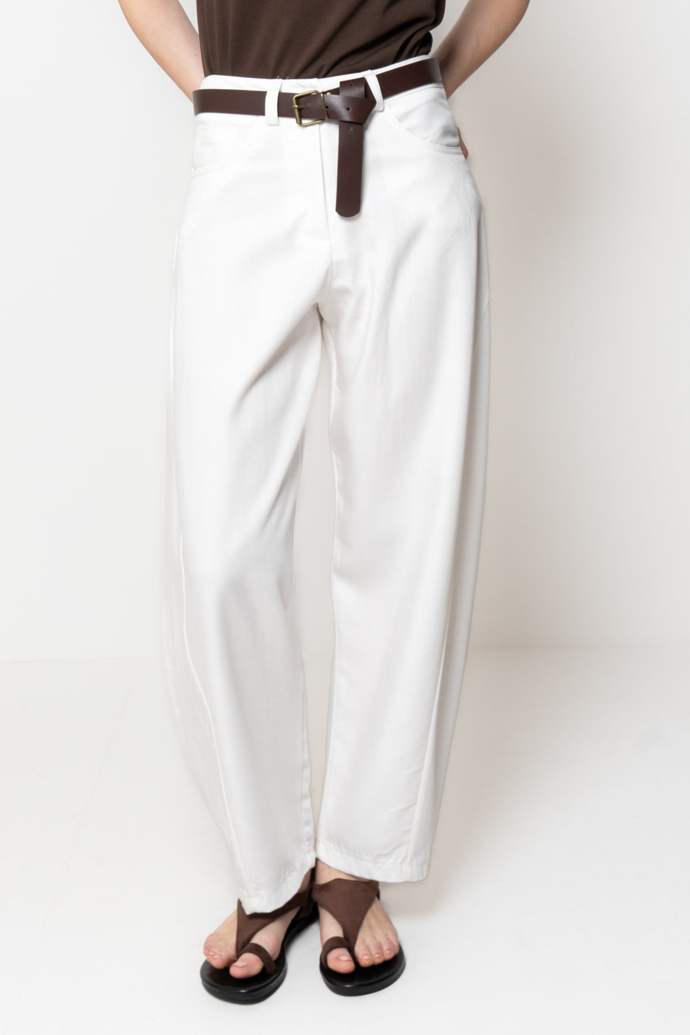 Pantalone Barrel in Denim Leggero con Cintura