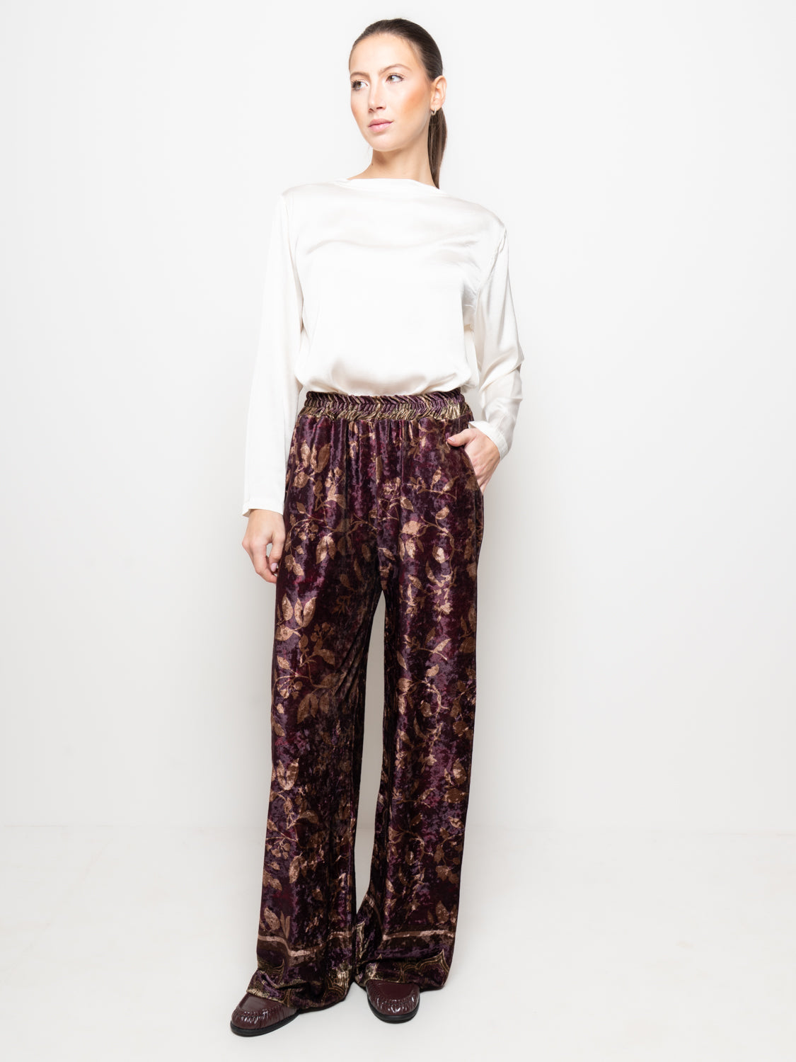 Pantalone in velluto stampa floreale con vita arricciata