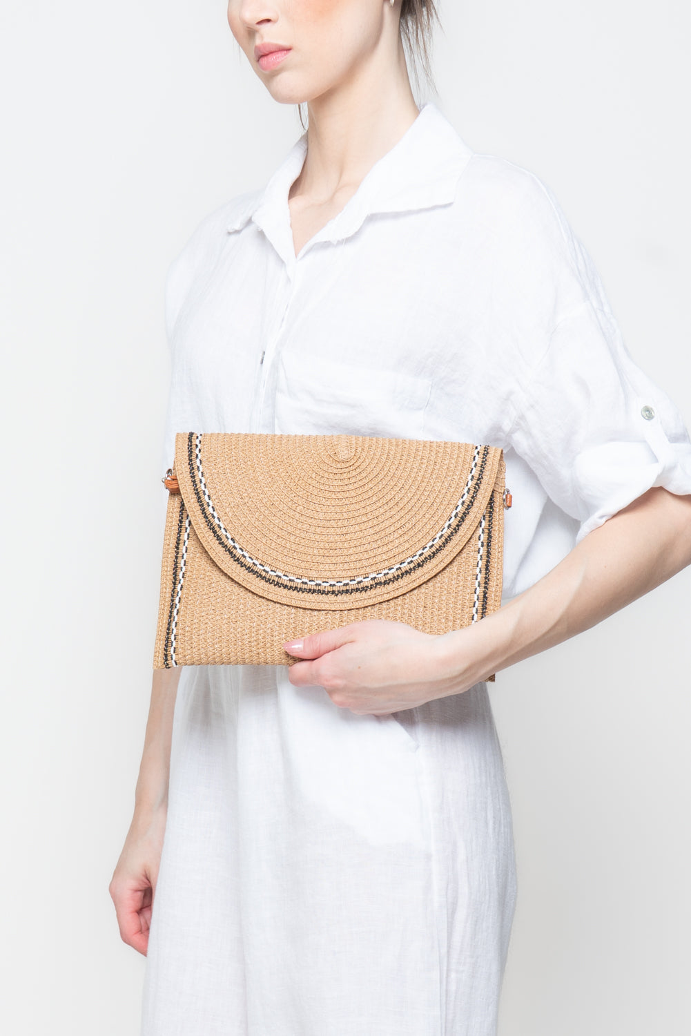 Pochette con ricamo