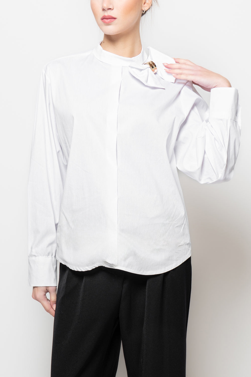 Camicia con fiocco laterale