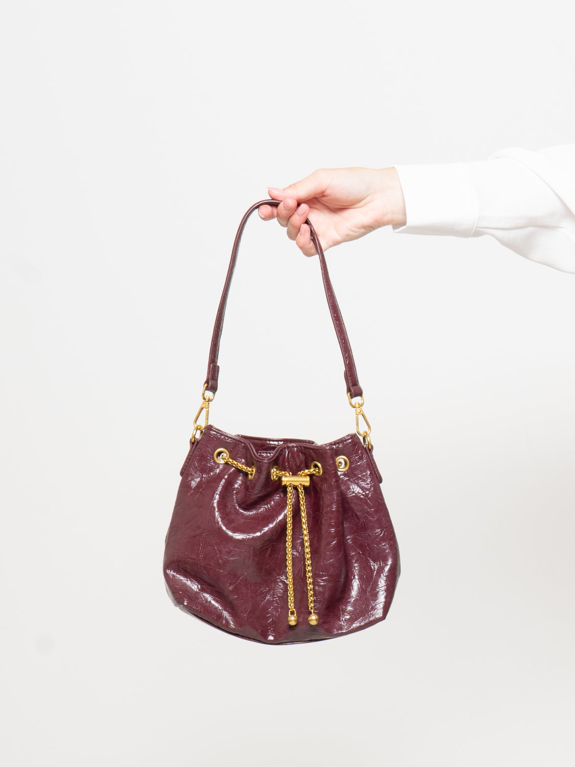 Borsa a secchiello con coulisse a catena
