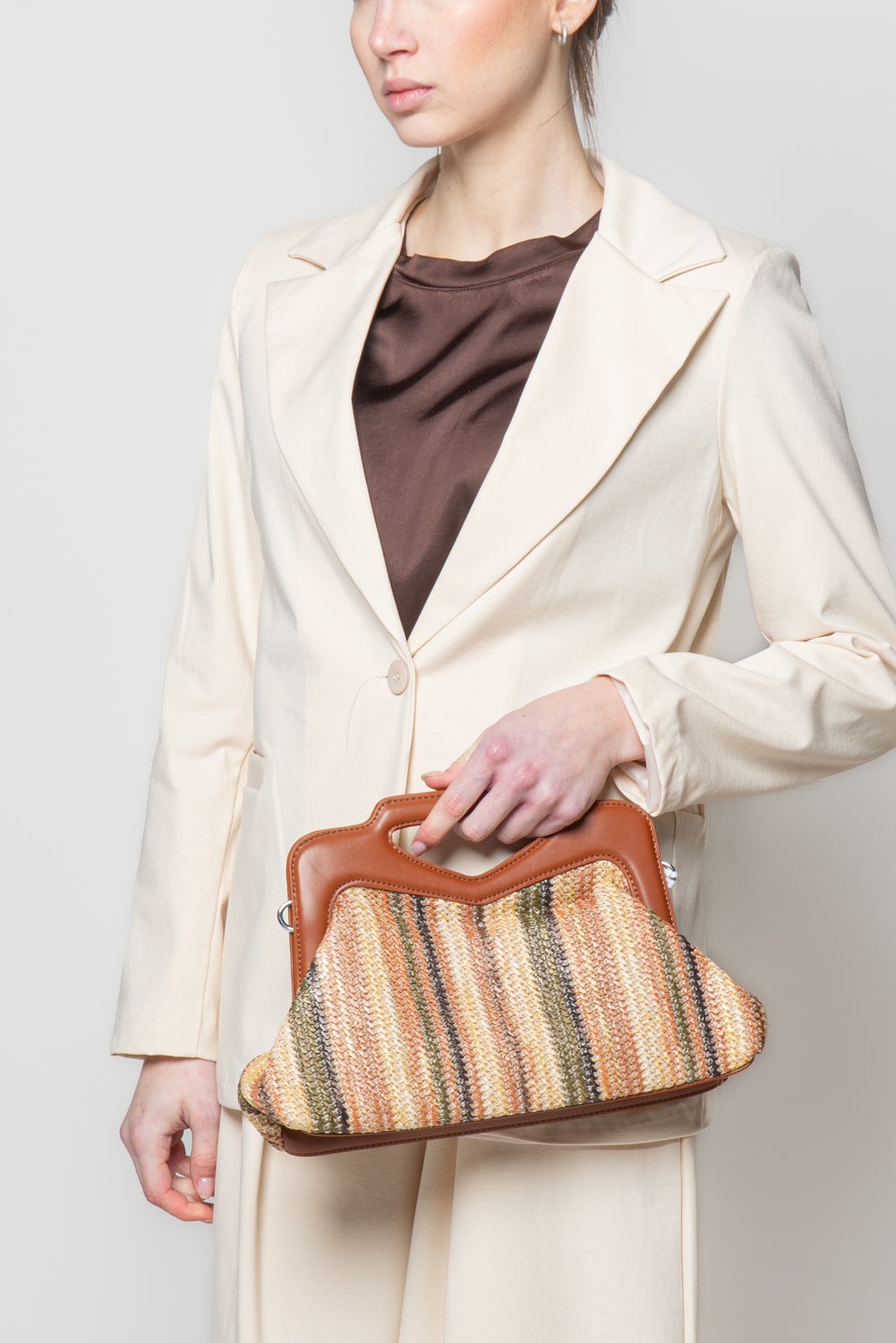 Pochette in raffia rigata