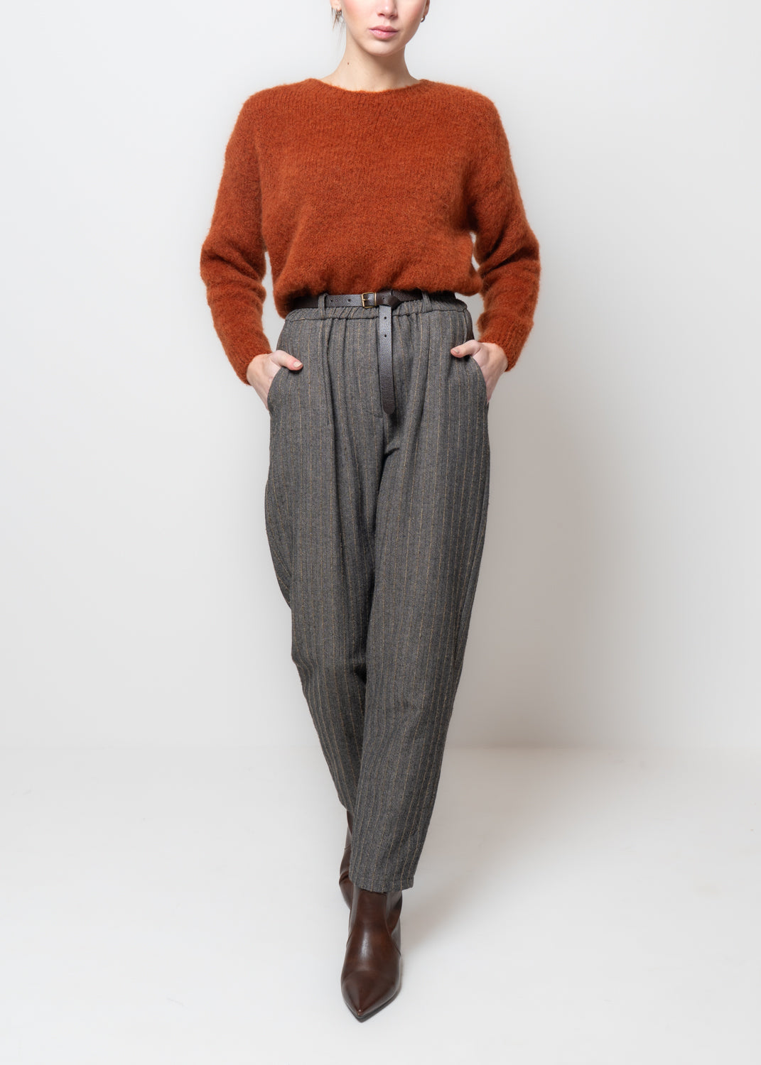 Pantalone gessato con cintura in vita