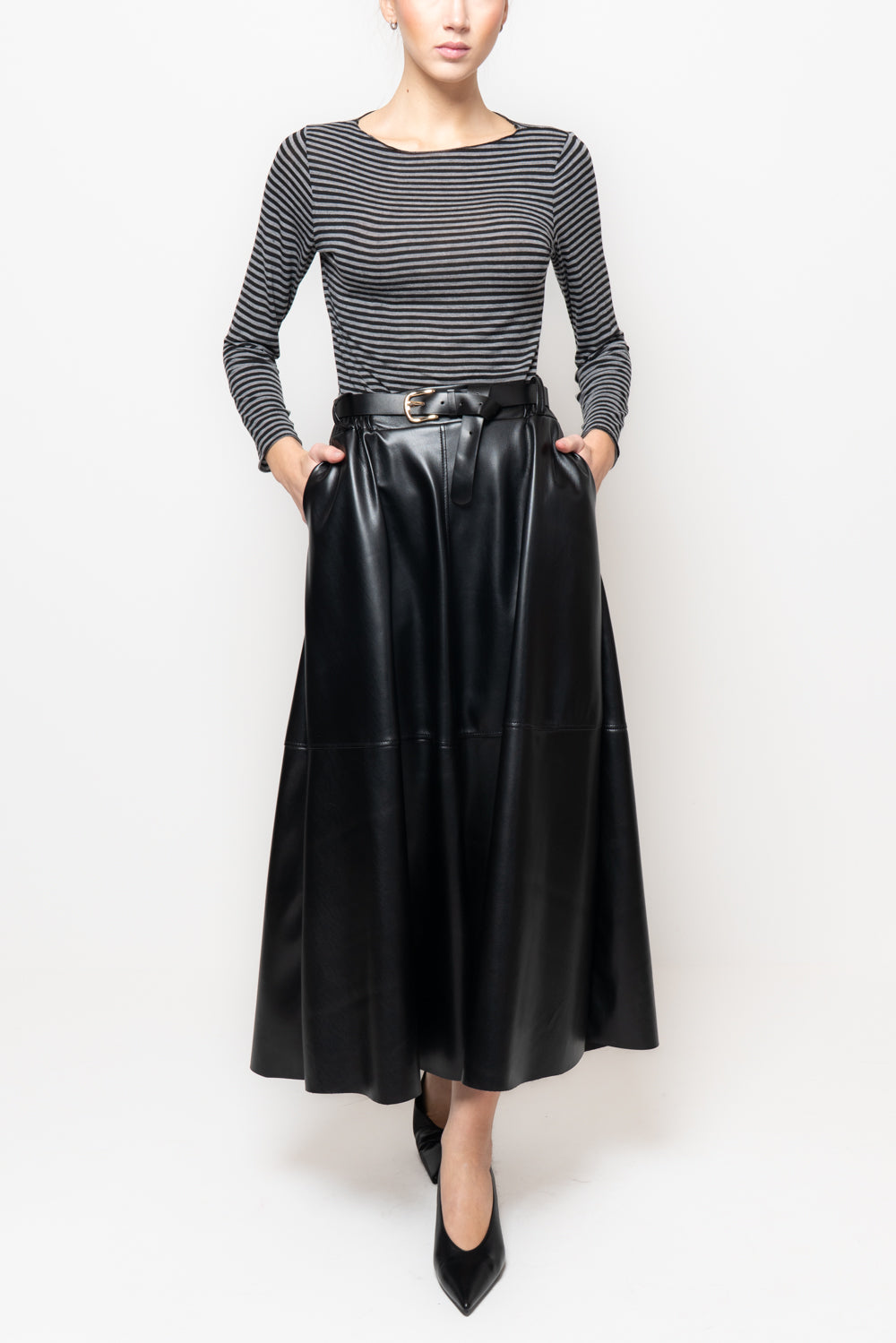Gonna in ecopelle con cuciti frontali