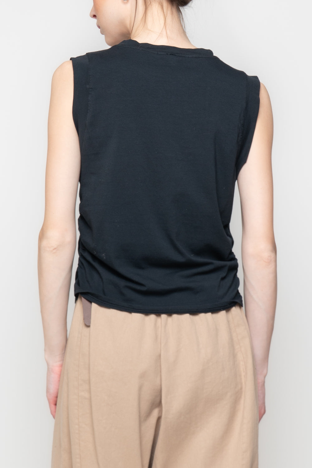T-shirt smanicata rappresa
