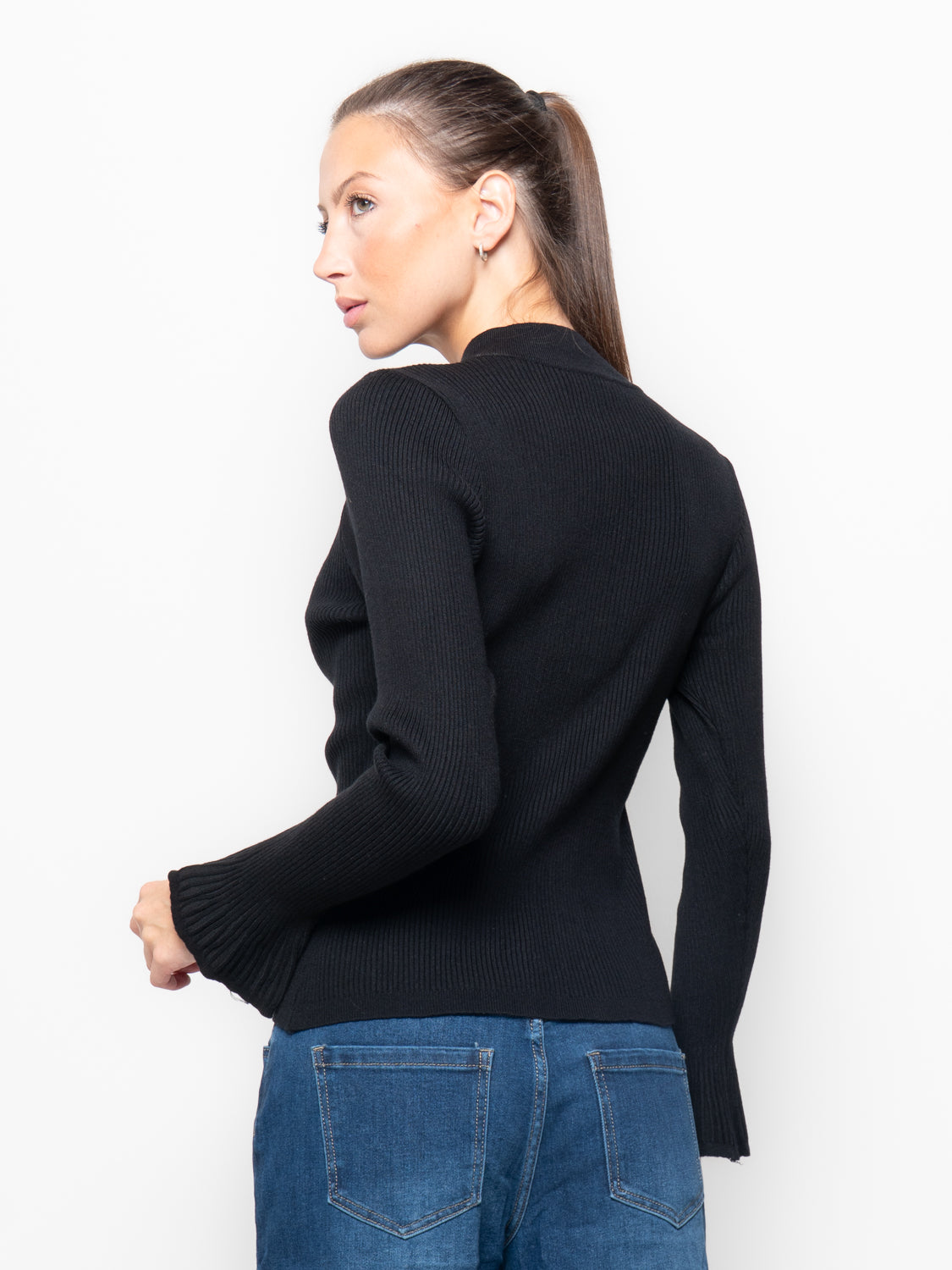 Maglia a collo alto con alamari