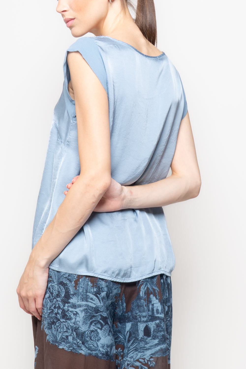 Top in satin paricollo