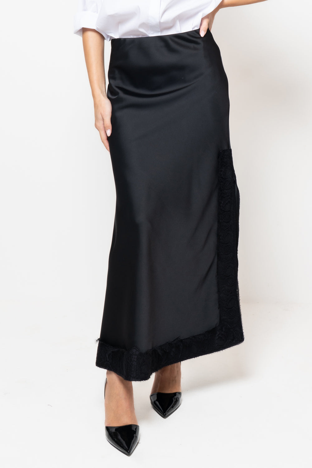 Gonna satin con inserti in pizzo