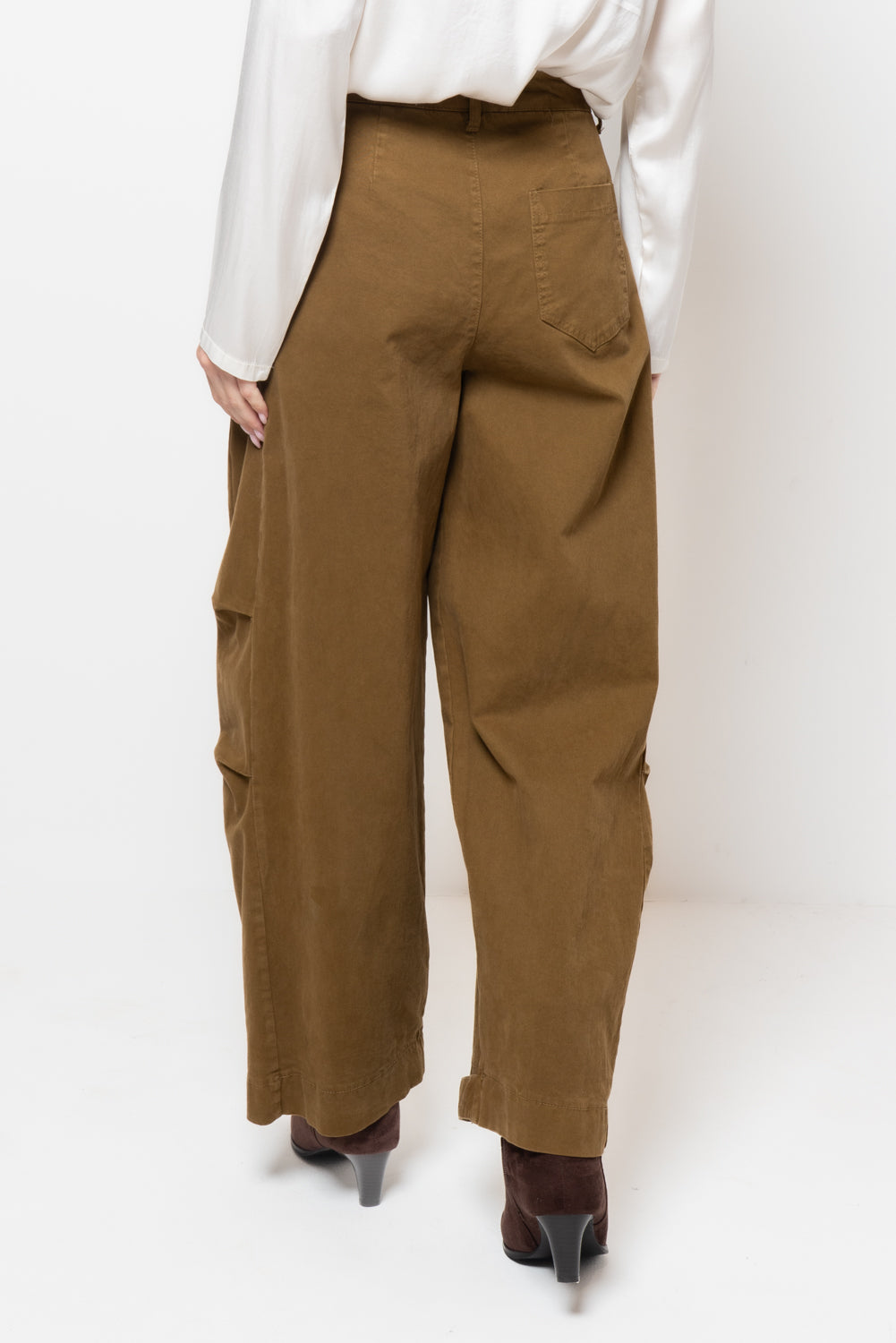 Barrel con bottone alla caviglia