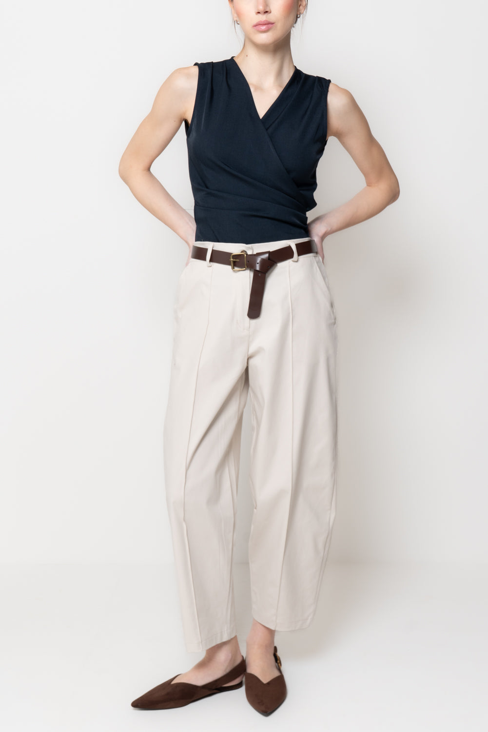 Pantaloni con Cucitura Frontale