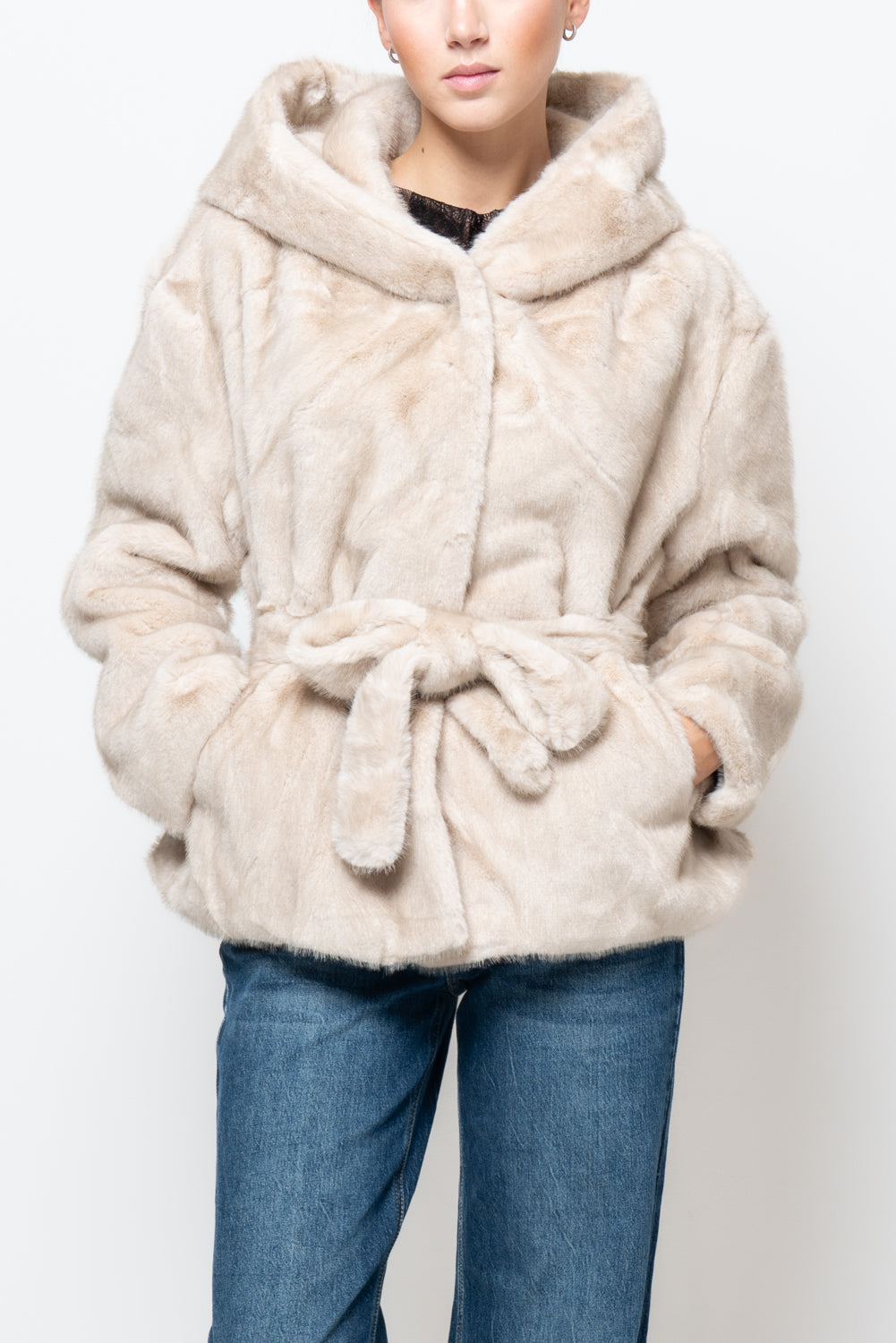 Pelliccia con cappuccio