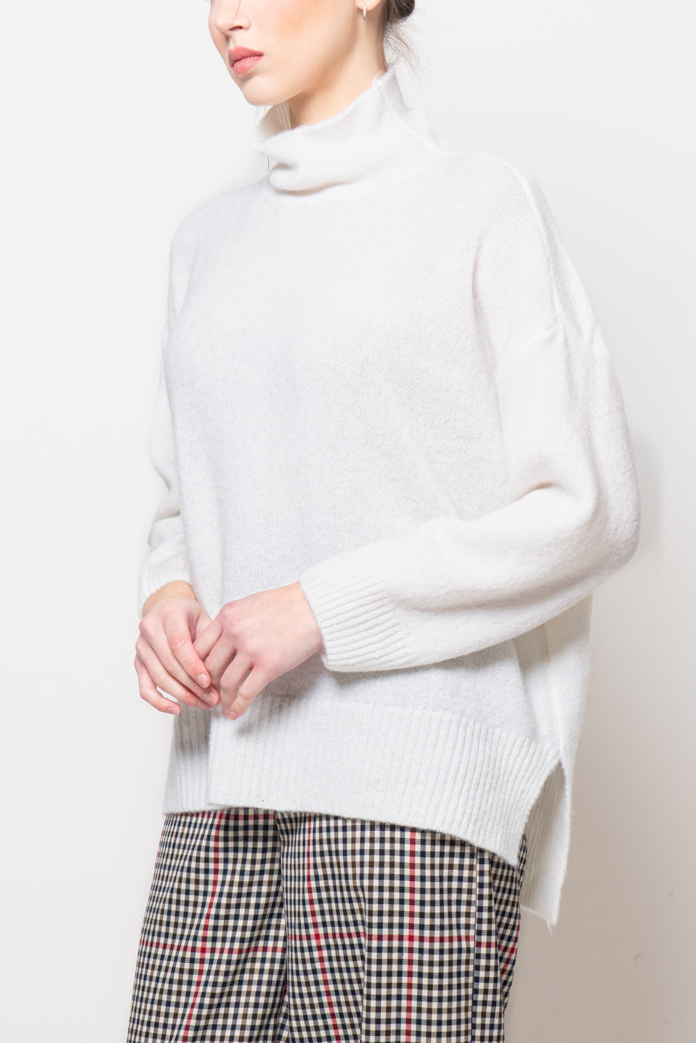 Maglia ampia con collo a cratere