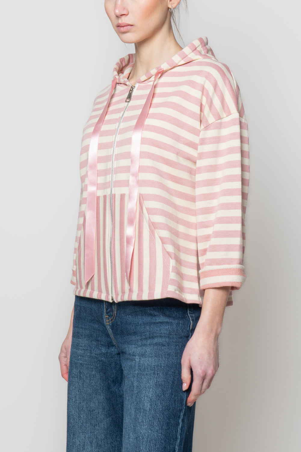 Felpa a righe con cappuccio