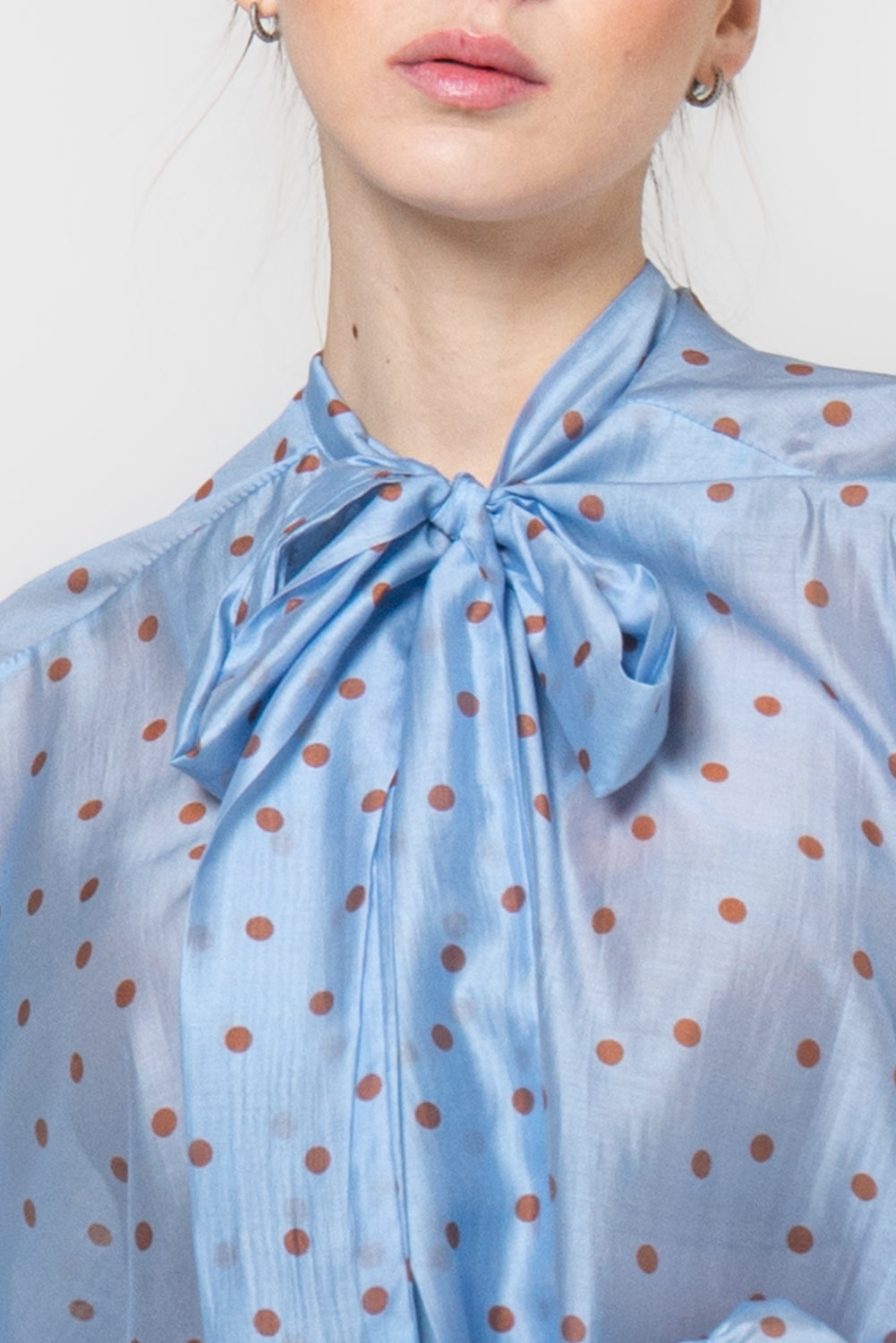 Camicia a pois con fiocco