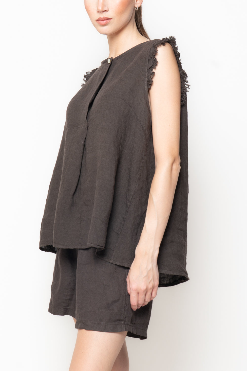 Top in lino con bugia