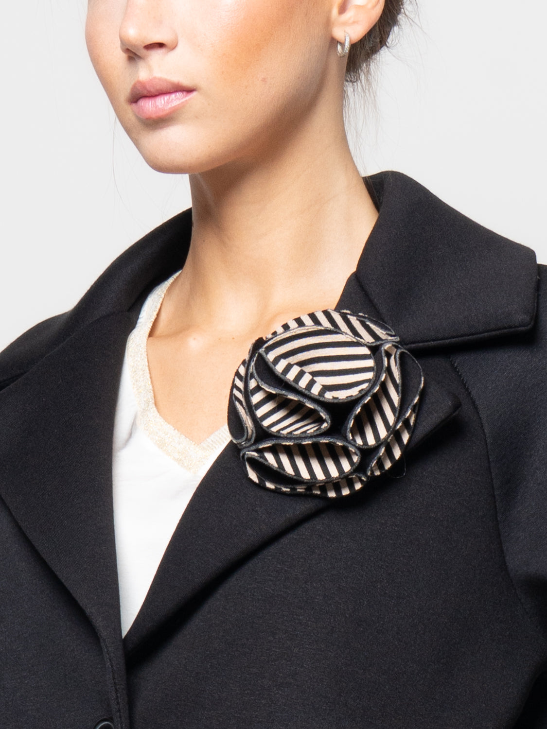 Giaccone in scuba con fiore