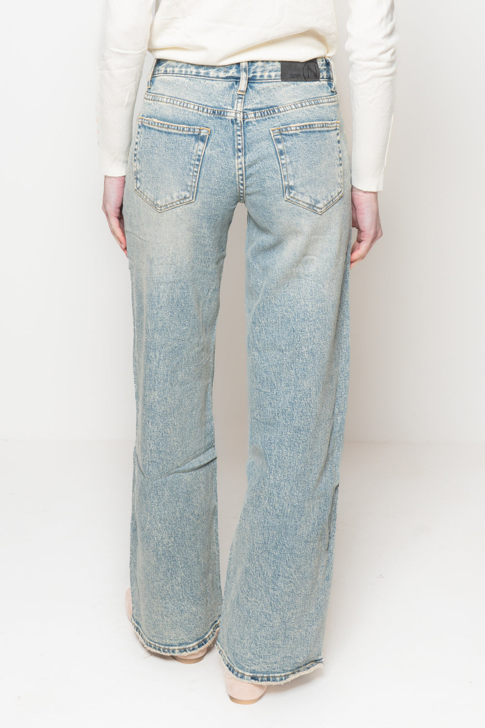 Jeans wide lavaggio al thè