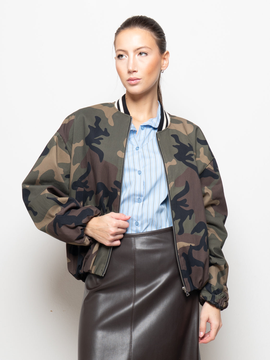 Bomber mimetico con collo a costine