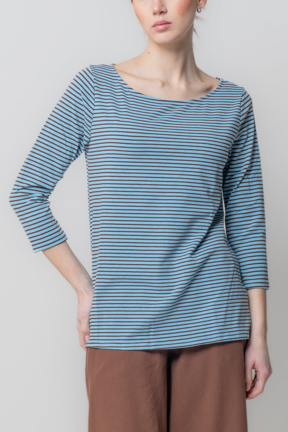 Maglia a Righe Sottili con Spacchetti